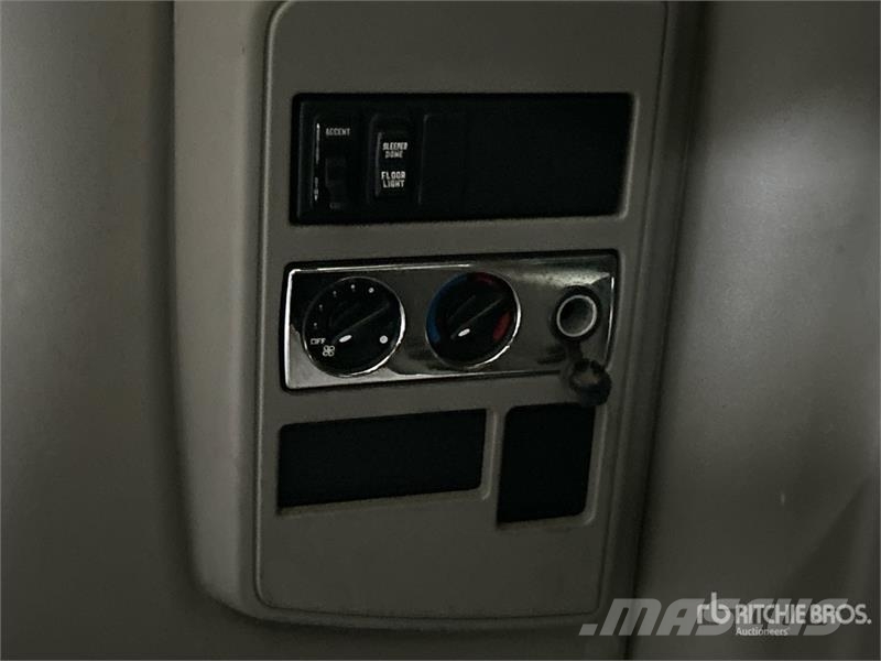 International Prostar+113 6x4 T/A Sleeper Truck Tractor وحدات الجر