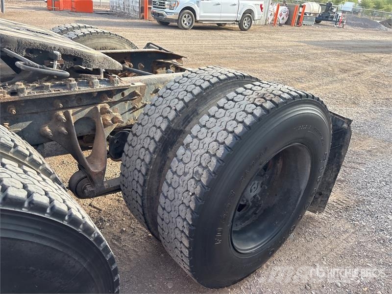 International ProStar+ 122 وحدات الجر