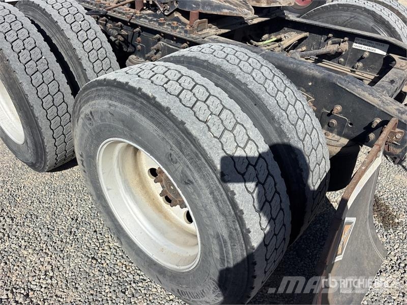 International Prostar+ 122 6x4 T/A Sleeper Truck Tractor Vilcēji