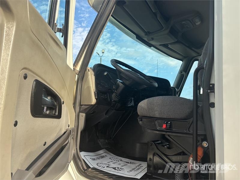International ProStar+ 122 وحدات الجر
