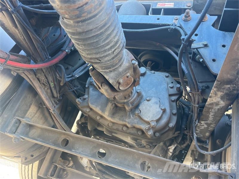 International ProStar + 113 6x4 T/A Day Cab Truck Tractor Naudoti vilkikai