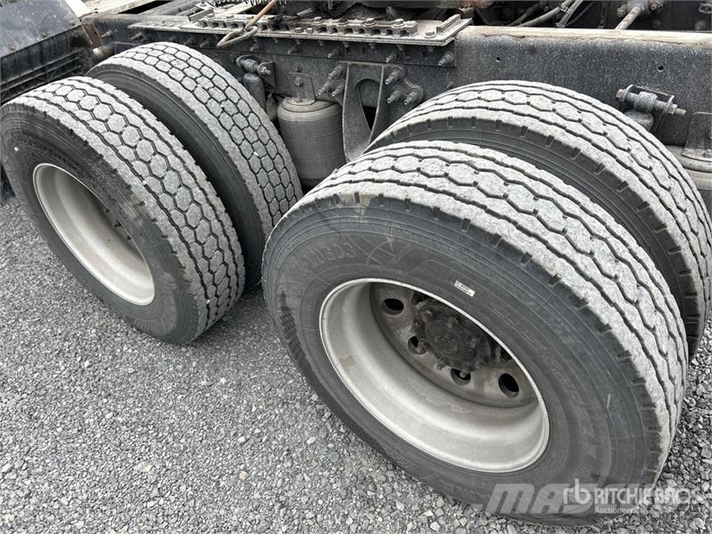 International Prostar+113 6x4 T/A Sleeper Truck Tractor وحدات الجر