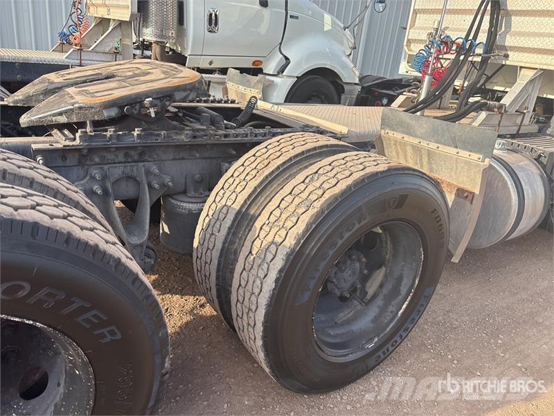 International ProStar+ 122 وحدات الجر