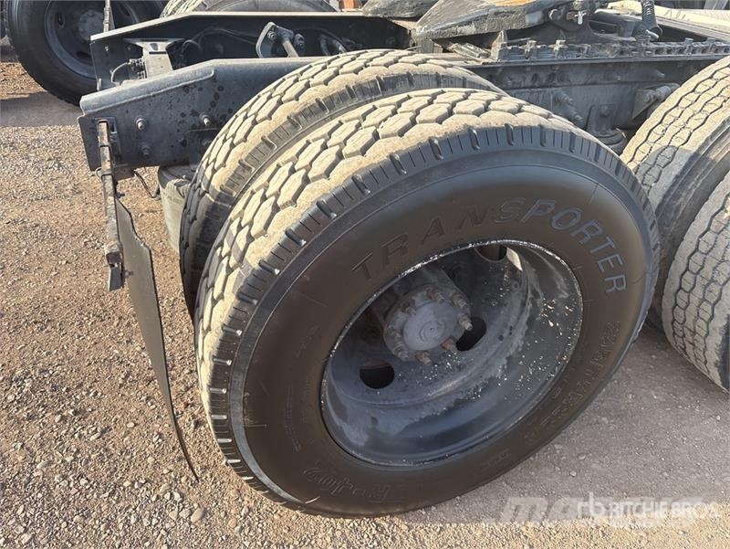 International ProStar+ 122 وحدات الجر