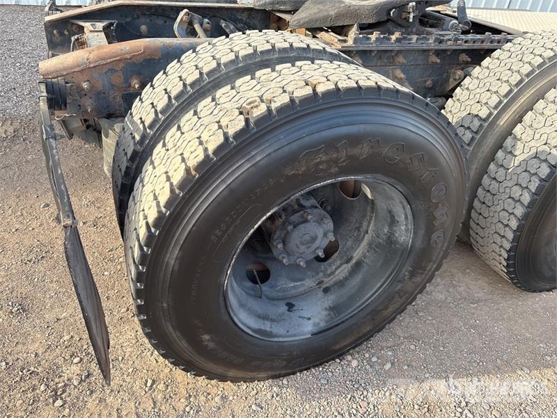 International ProStar+ 122 وحدات الجر