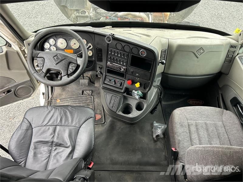 International Prostar+113 6x4 T/A Sleeper Truck Tractor وحدات الجر