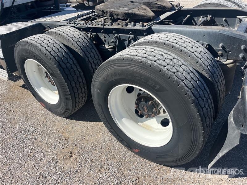 International ProStar + 113 6x4 T/A Day Cab Truck Tractor Naudoti vilkikai