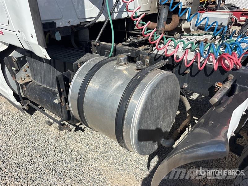 International Prostar+ 122 6x4 T/A Sleeper Truck Tractor Vilcēji