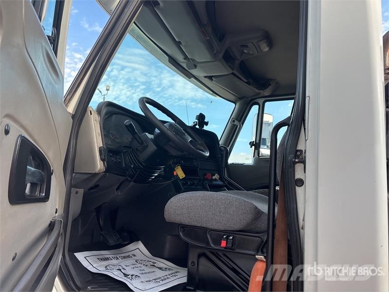 International ProStar+ 122 وحدات الجر