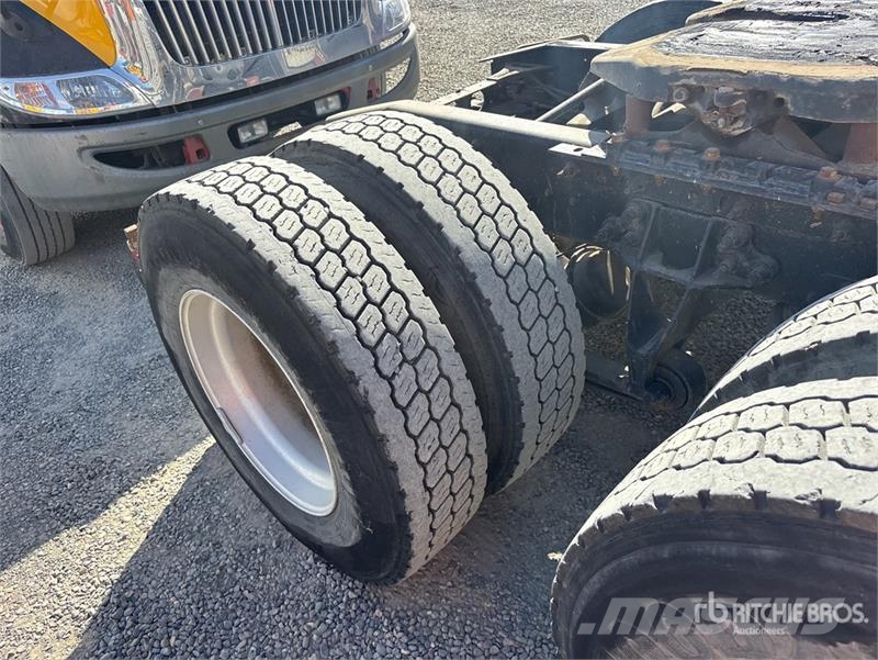 International Prostar+ 122 6x4 T/A Sleeper Truck Tractor Vilcēji