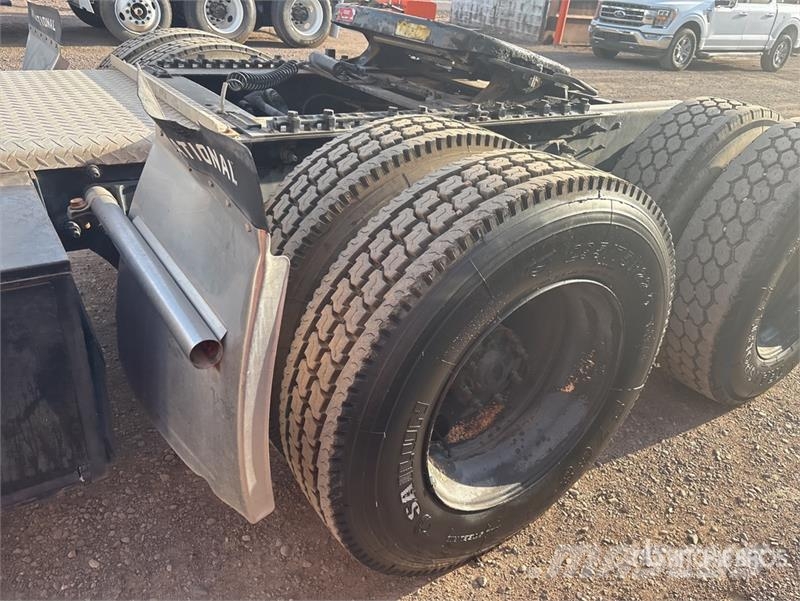 International ProStar+ 122 وحدات الجر