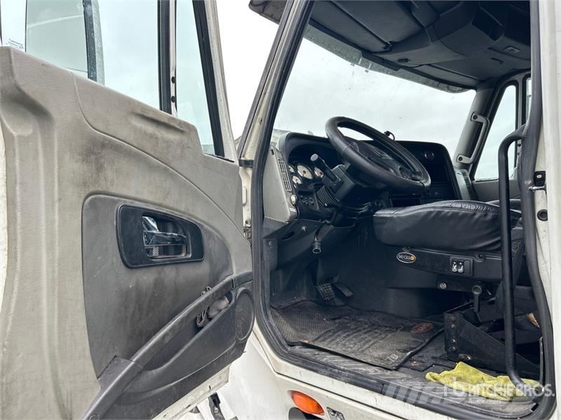 International Prostar+113 6x4 T/A Sleeper Truck Tractor وحدات الجر