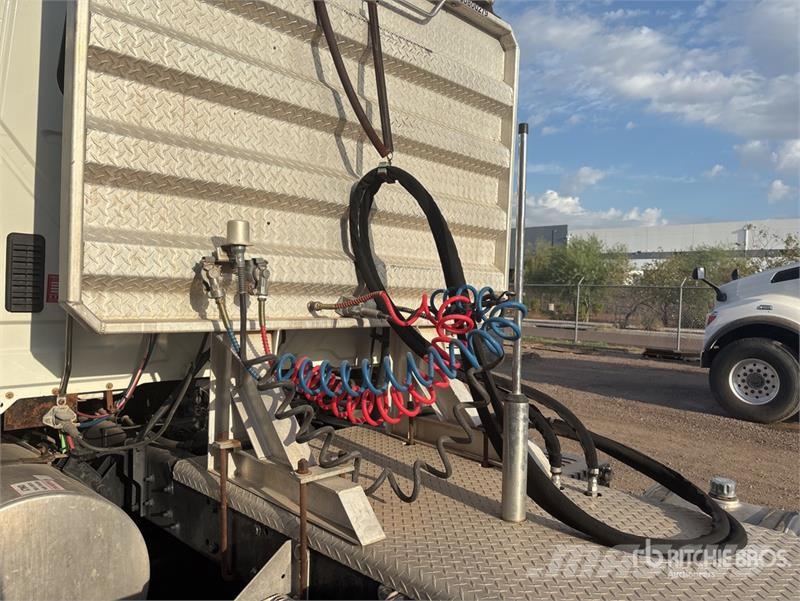 International ProStar+ 122 وحدات الجر