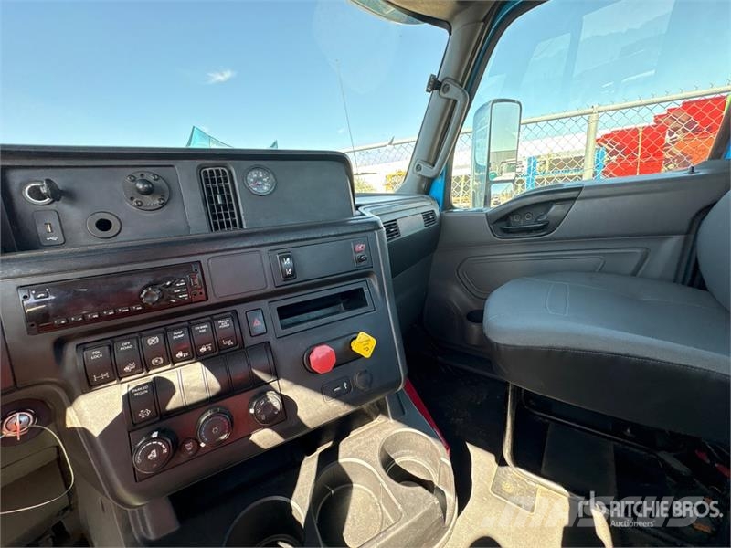 International RH613 6x4 T/A Day Cab Truck Tractor Тягачі