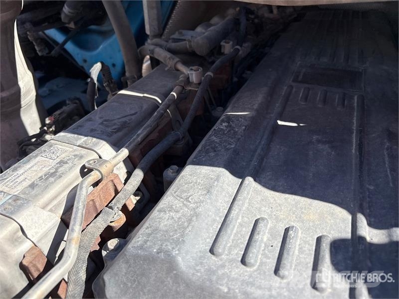International RH613 6x4 T/A Day Cab Truck Tractor Тягачі