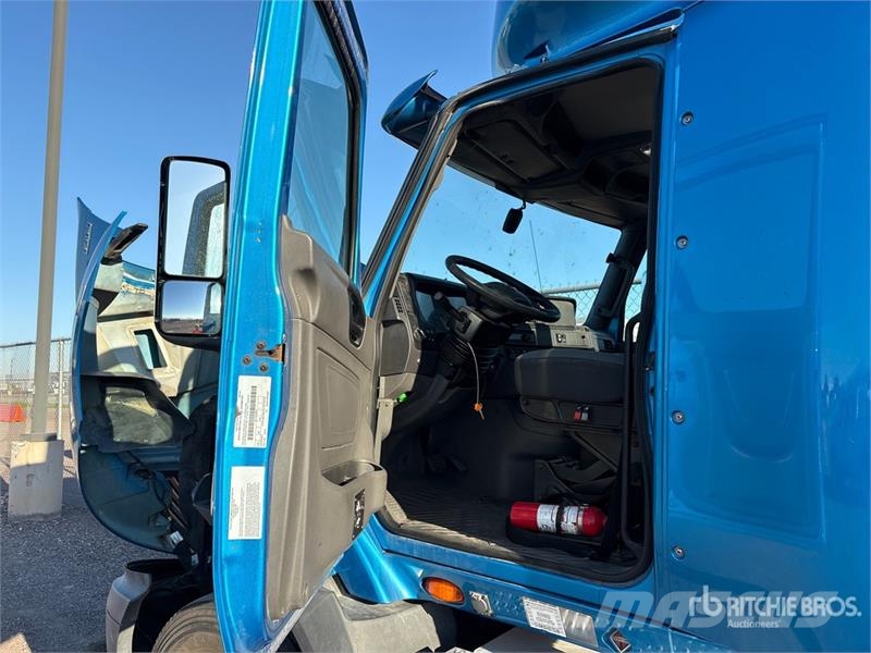 International RH613 6x4 T/A Day Cab Truck Tractor Vilcēji