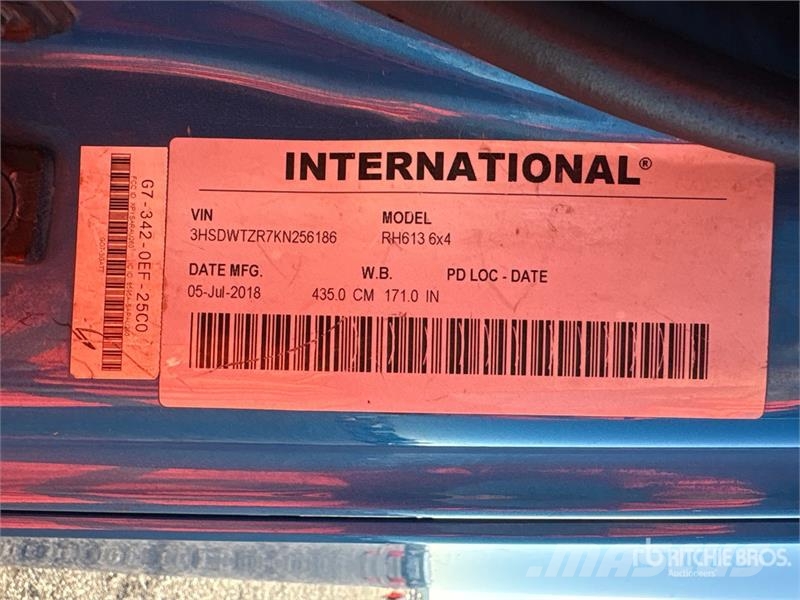 International RH613 6x4 T/A Day Cab Truck Tractor Vilcēji