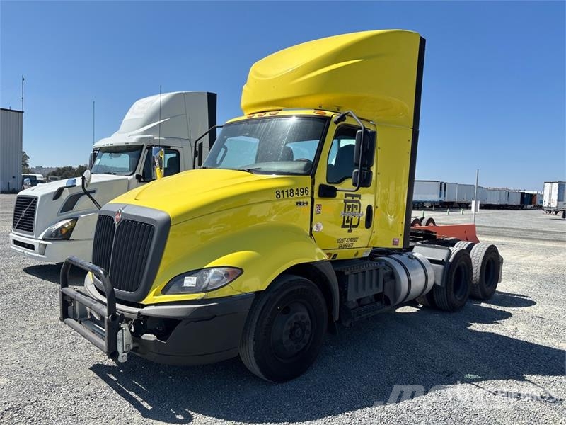 International RH613 6x4 T/A Day Cab Truck Tractor Sattelzugmaschinen