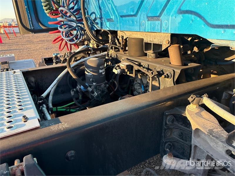 International RH613 6x4 T/A Day Cab Truck Tractor Vlačilci