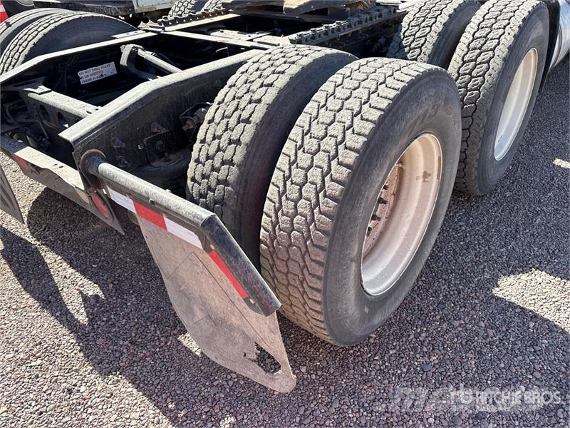 International RH613 6x4 T/A Day Cab Truck Tractor Тягачі