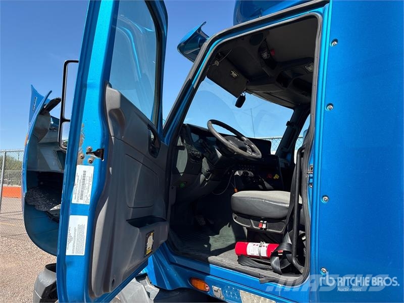 International RH613 6x4 T/A Day Cab Truck Tractor Тягачі