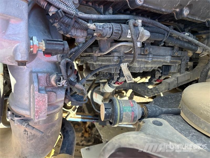International RH613 6x4 T/A Day Cab Truck Tractor Тягачі