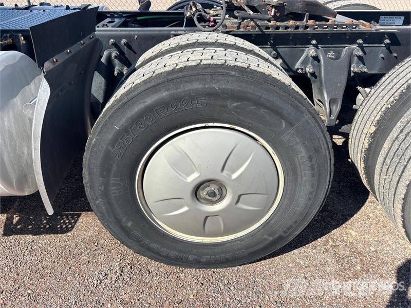 International RH613 6x4 T/A Day Cab Truck Tractor Vilcēji