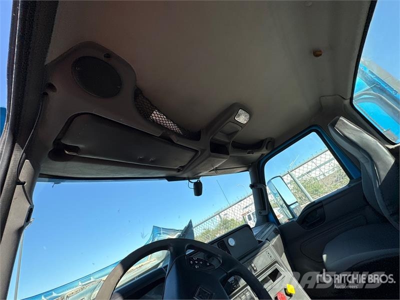 International RH613 6x4 T/A Day Cab Truck Tractor Vilcēji