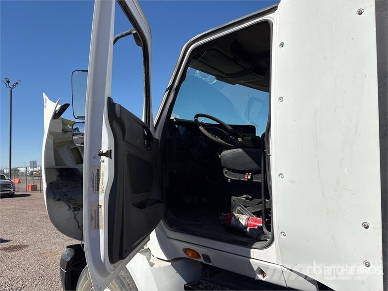 International RH613 6x4 T/A Day Cab Truck Tractor Тягачі