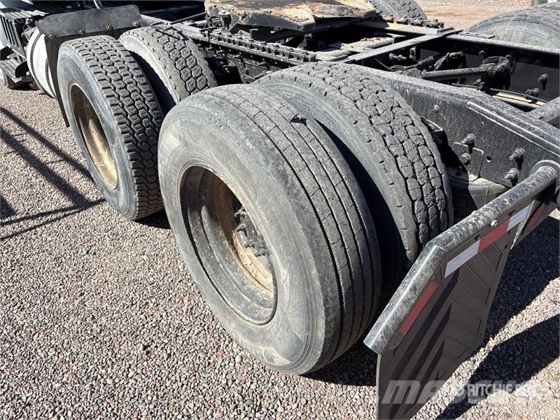 International RH613 6x4 T/A Day Cab Truck Tractor Тягачі