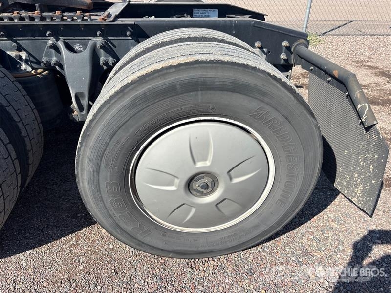 International RH613 6x4 T/A Day Cab Truck Tractor Vilcēji