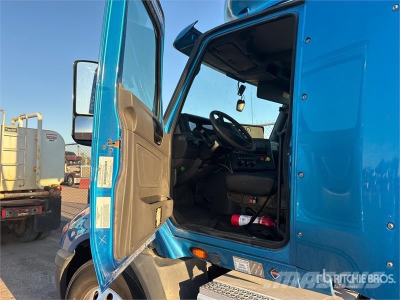 International RH613 6x4 T/A Day Cab Truck Tractor Vlačilci