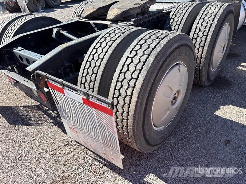 International RH613 6x4 T/A Day Cab Truck Tractor Тягачі