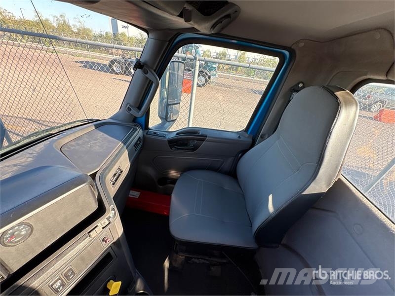 International RH613 6x4 T/A Day Cab Truck Tractor Vilcēji