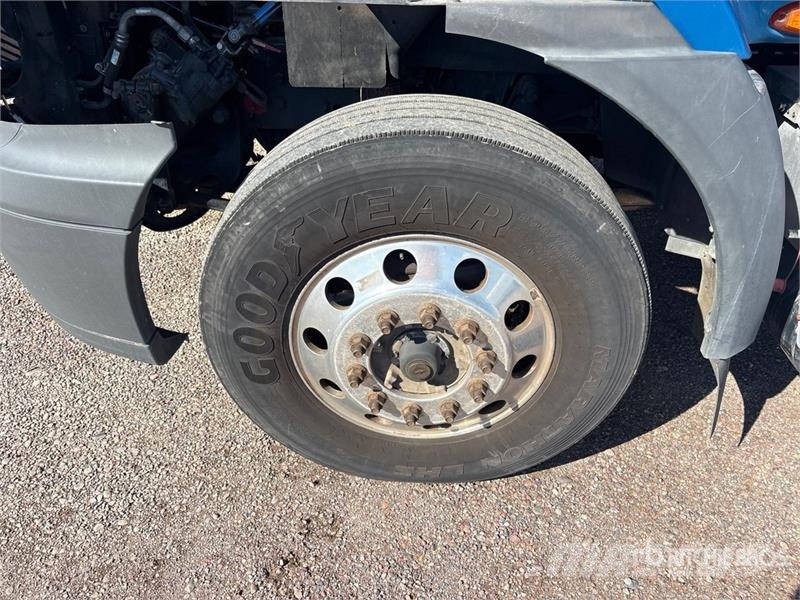International RH613 6x4 T/A Day Cab Truck Tractor Vilcēji