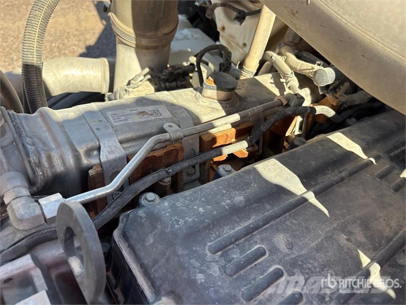 International RH613 6x4 T/A Day Cab Truck Tractor Тягачі