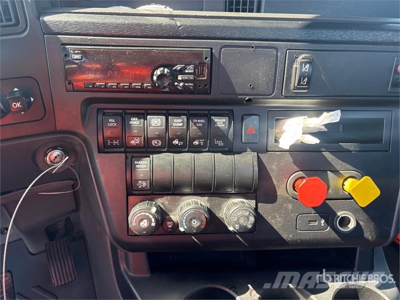 International RH613 6x4 T/A Day Cab Truck Tractor Vilcēji