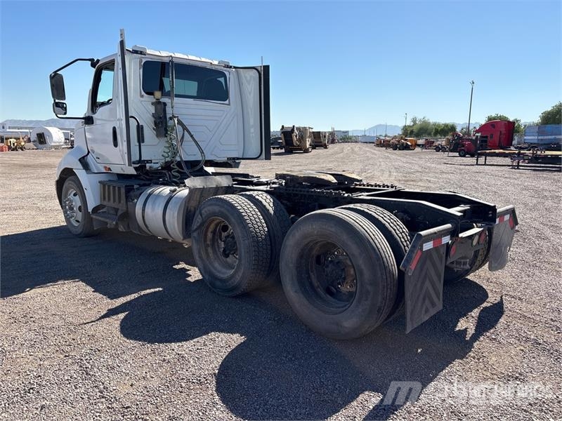 International RH613 6x4 T/A Day Cab Truck Tractor Тягачі