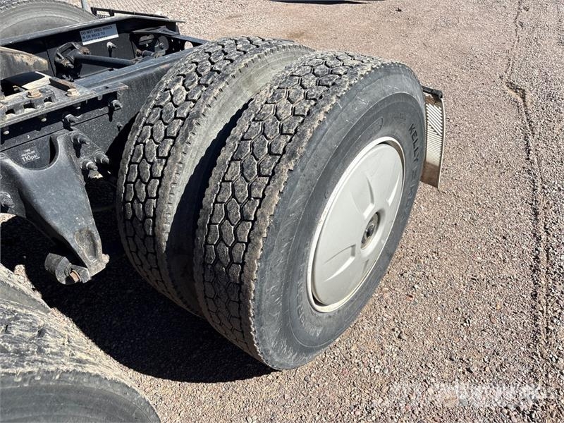International RH613 6x4 T/A Day Cab Truck Tractor Тягачі