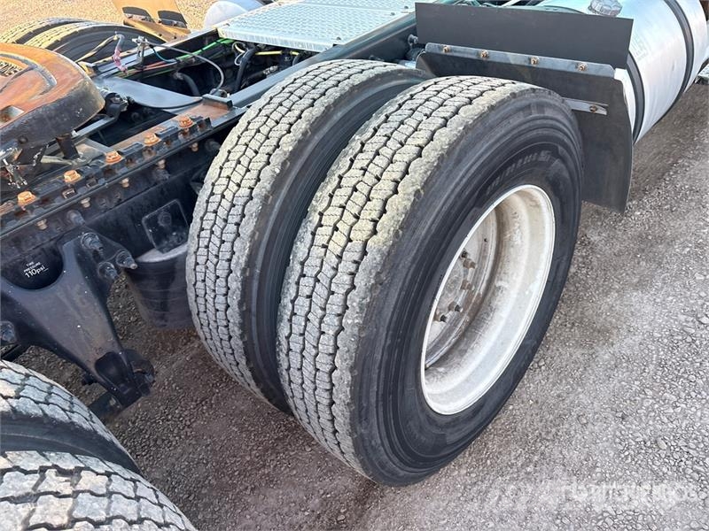 International RH613 6x4 T/A Day Cab Truck Tractor Vlačilci
