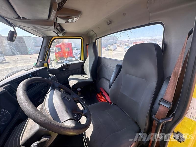 International RH613 6x4 T/A Day Cab Truck Tractor Vetopöytäautot