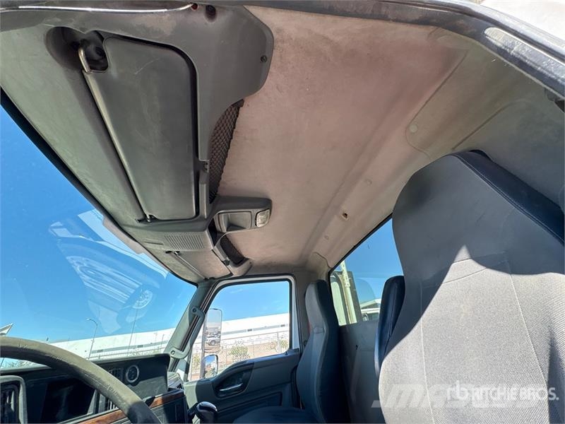 International RH613 6x4 T/A Day Cab Truck Tractor Тягачі