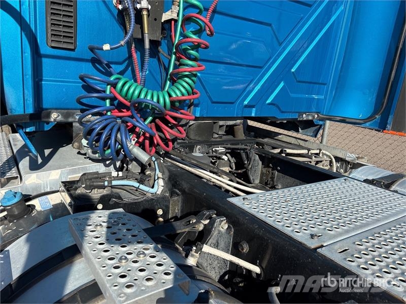 International RH613 6x4 T/A Day Cab Truck Tractor Vilcēji