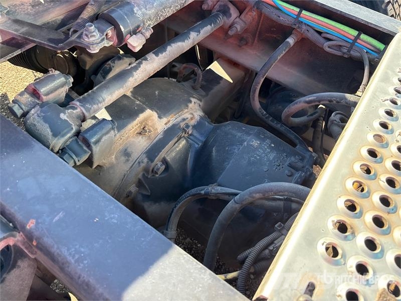 International RH613 6x4 T/A Day Cab Truck Tractor Vilcēji