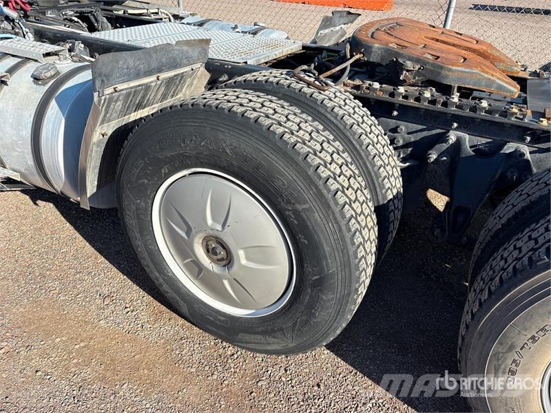 International RH613 6x4 T/A Day Cab Truck Tractor Vilcēji