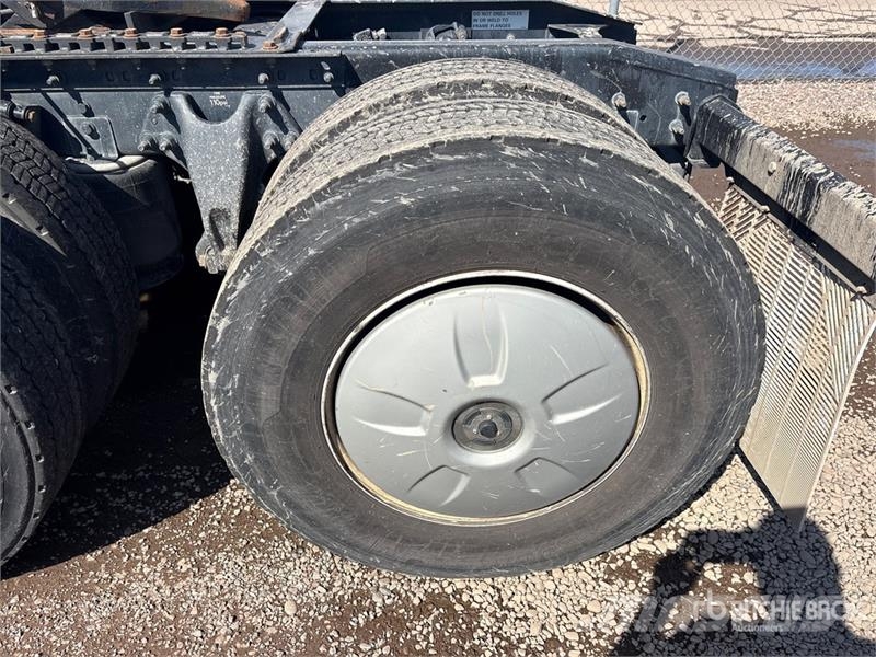 International RH613 6x4 T/A Day Cab Truck Tractor Vilcēji