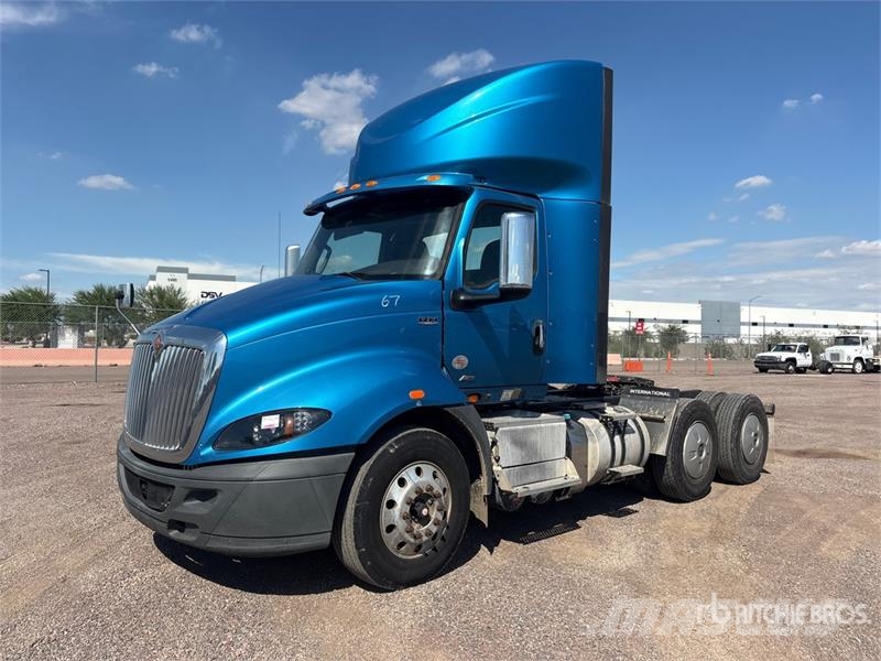 International RH613 6x4 T/A Day Cab Truck Tractor Vilcēji