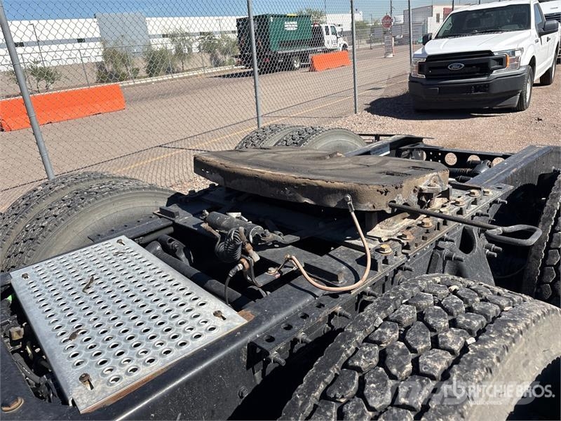 International RH613 6x4 T/A Day Cab Truck Tractor Тягачі
