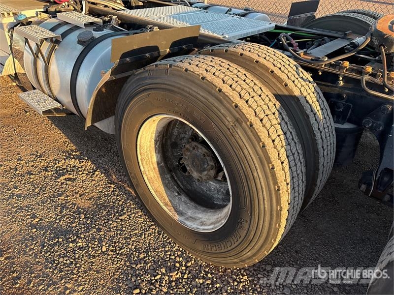 International RH613 6x4 T/A Day Cab Truck Tractor Vlačilci