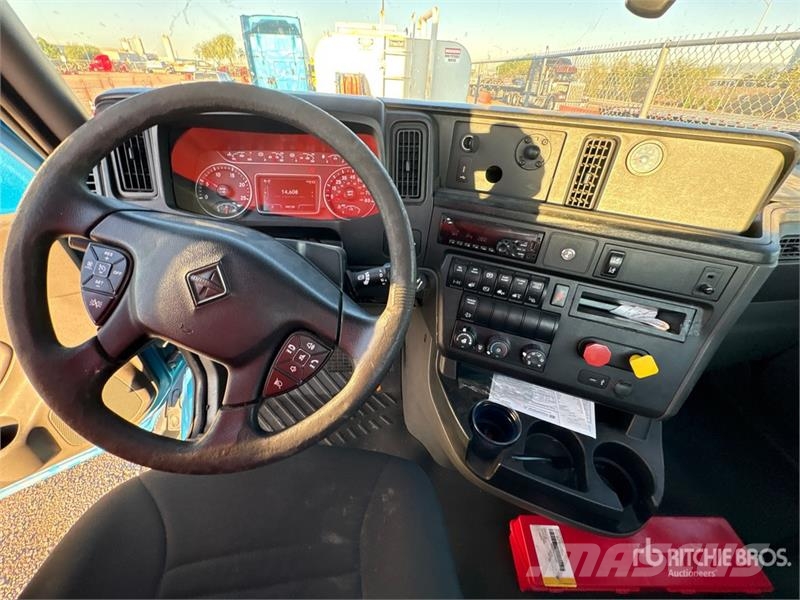 International RH613 6x4 T/A Day Cab Truck Tractor Vlačilci